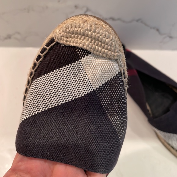 Like NEW Burberry Navy Blue Nova Check Canvas Espadrilles - Picture 12 of 13